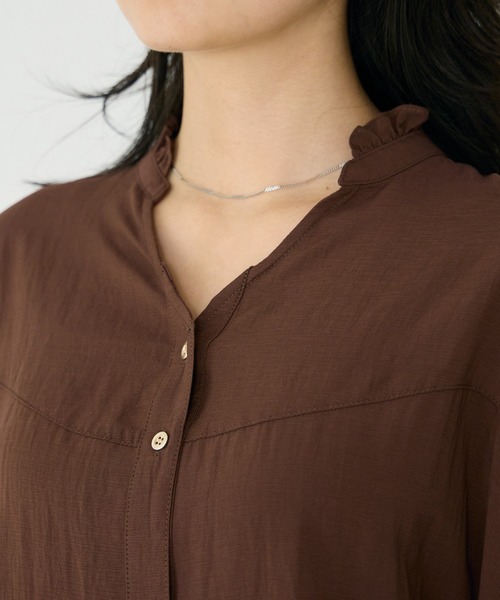 LAVEANGE(ラビアンジェ)の「【洗える】スタンドフリルカラーブラウス(シャツ/ブラウス・レディース・ブラウン/ブラック/オフホワイト・M/LL/3L/4L/5L)」の11枚目の写真
