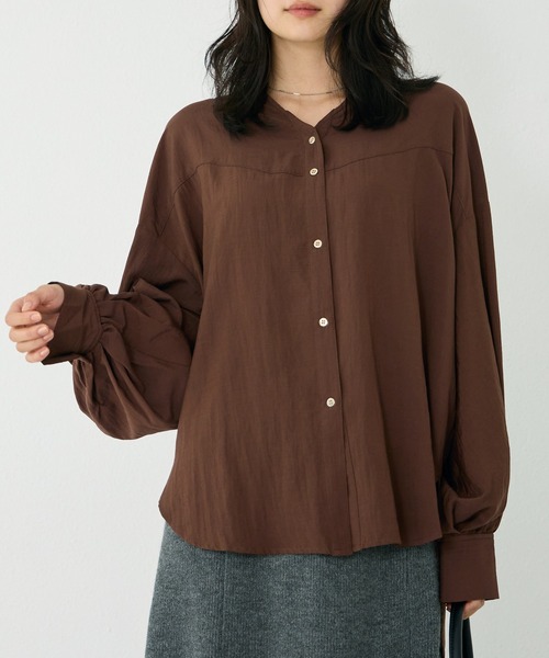 LAVEANGE(ラビアンジェ)の「【洗える】スタンドフリルカラーブラウス(シャツ/ブラウス・レディース・ブラウン/ブラック/オフホワイト・M/LL/3L/4L/5L)」の5枚目の写真