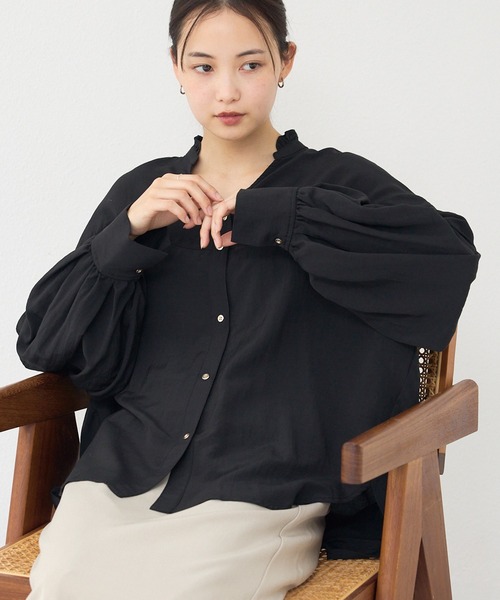 LAVEANGE(ラビアンジェ)の「【洗える】スタンドフリルカラーブラウス(シャツ/ブラウス・レディース・ブラウン/ブラック/オフホワイト・M/LL/3L/4L/5L)」の22枚目の写真