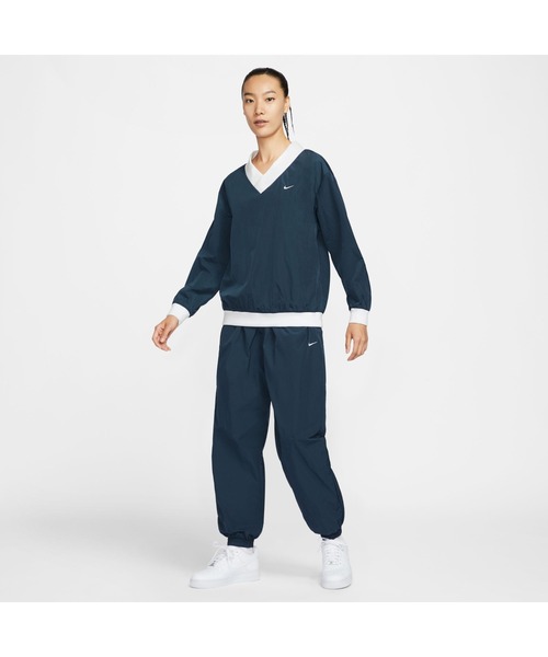 NIKE（ナイキ）の「ナイキ NIKE ナイキ  NSW エッセンシャル ウーブン UV Vネック L/S トップ（その他トップス・レディース・ブラック/ネイビー/ライトベージュ・L/M）」の9枚目の写真