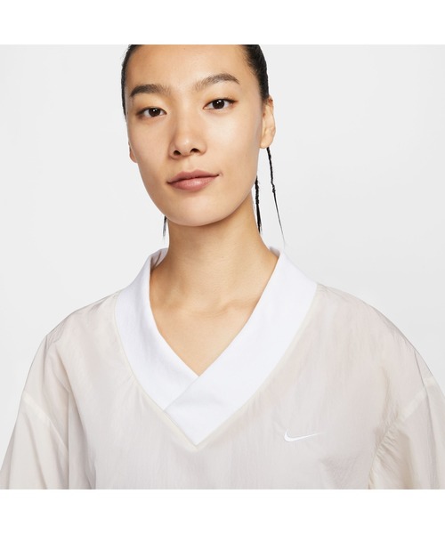NIKE（ナイキ）の「ナイキ NIKE ナイキ  NSW エッセンシャル ウーブン UV Vネック L/S トップ（その他トップス・レディース・ブラック/ネイビー/ライトベージュ・L/M）」の11枚目の写真