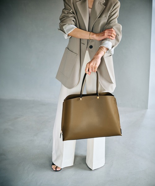 E'POR(エポール)の「【E'POR】【A4対応】Y BAG Medium+(トートバッグ・レディース・ダークブラウン/カーキ/ベージュ系その他/ブラック系その他2/オフホワイト/ブラック/ライトグレー・FREE)」の8枚目の写真