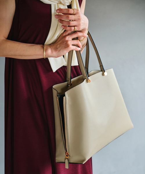 E'POR(エポール)の「【E'POR】【A4対応】Y BAG Medium+(トートバッグ・レディース・ダークブラウン/カーキ/ベージュ系その他/ブラック系その他2/オフホワイト/ブラック/ライトグレー・FREE)」の11枚目の写真