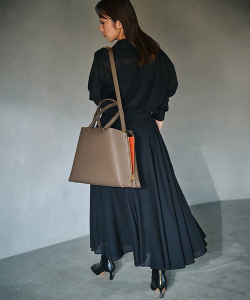 E'POR(エポール)の「【E'POR】【A4対応】Y BAG Medium+(トートバッグ・レディース・ダークブラウン/カーキ/ベージュ系その他/ブラック系その他2/オフホワイト/ブラック/ライトグレー・FREE)」の14枚目の写真