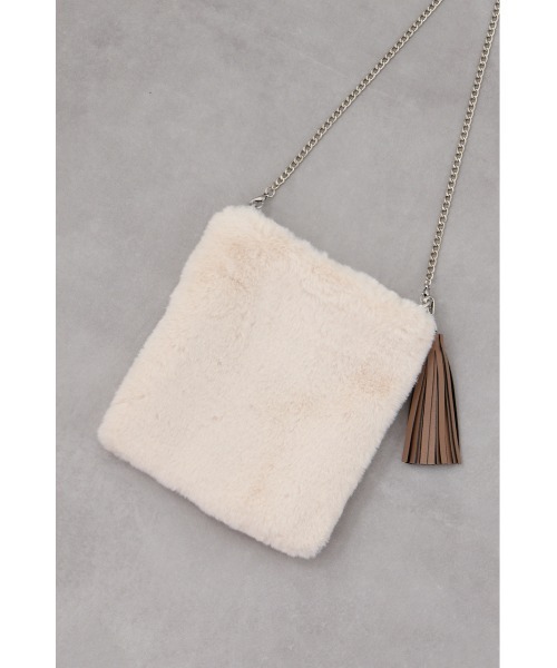 AZUL by moussy(アズールバイマウジー)の「タッセルフェイクファーポシェット(ショルダーバッグ・レディース・グレー/アイボリー/ブラウン系その他・FREE)」の6枚目の写真