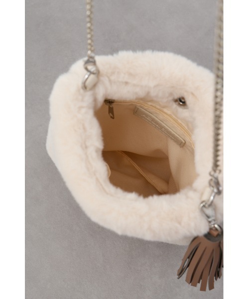 AZUL by moussy(アズールバイマウジー)の「タッセルフェイクファーポシェット(ショルダーバッグ・レディース・グレー/アイボリー/ブラウン系その他・FREE)」の10枚目の写真