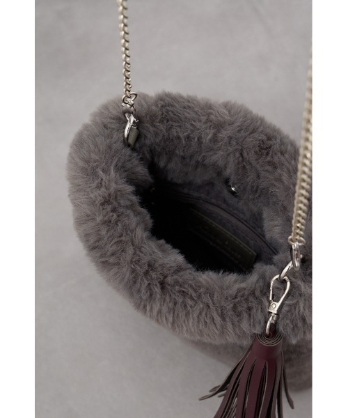 AZUL by moussy(アズールバイマウジー)の「タッセルフェイクファーポシェット(ショルダーバッグ・レディース・グレー/アイボリー/ブラウン系その他・FREE)」の17枚目の写真