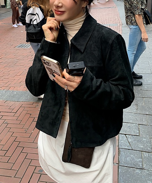 Doula Doula(ドゥーラドゥーラ)の「スウェード風ジップアップジャケット(ブルゾン・レディース・ブラック/キャメル・FREE)」の8枚目の写真