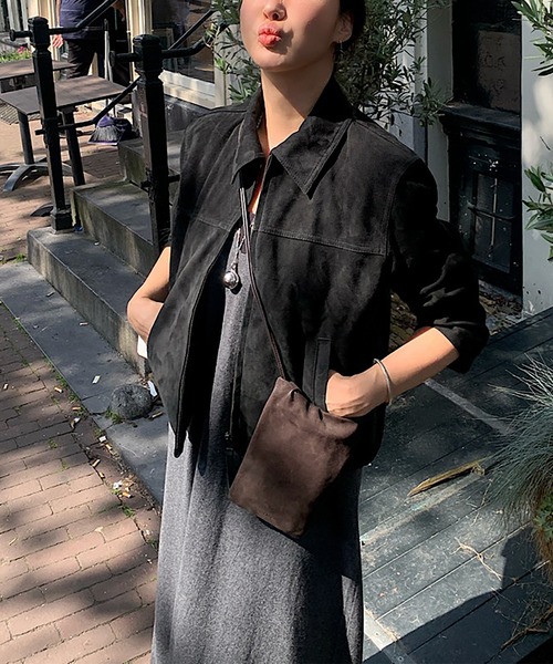 Doula Doula(ドゥーラドゥーラ)の「スウェード風ジップアップジャケット(ブルゾン・レディース・ブラック/キャメル・FREE)」の6枚目の写真
