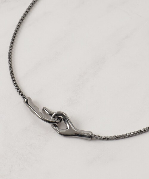 SHOO・LA・RUE（シューラルー）の「◆フックディテールネックレス（ネックレス・レディース・シルバー/ゴールド/シルバー系その他・00）」の2枚目の写真
