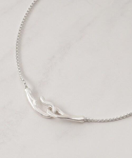SHOO・LA・RUE（シューラルー）の「◆フックディテールネックレス（ネックレス・レディース・シルバー/ゴールド/シルバー系その他・00）」の4枚目の写真