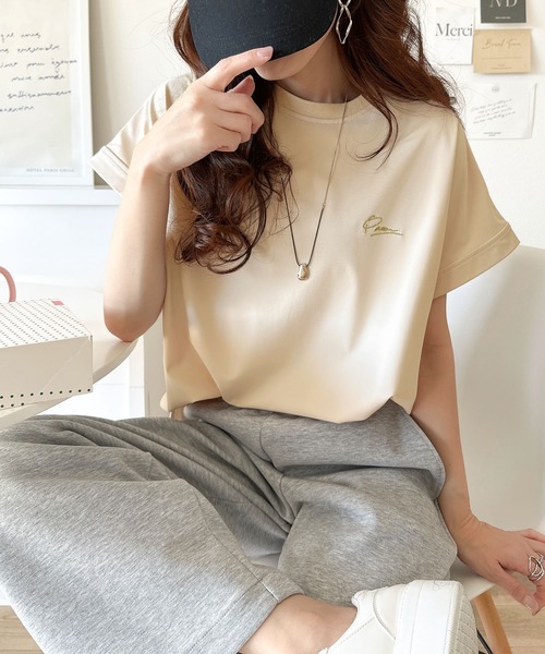 classicalelf(クラシカルエルフ)の「着るUV!ひんやりバックファスナードルマンスリーブ胸刺繍半袖トップス(接触冷感/UVカット/遮熱機能)(Tシャツ/カットソー・レディース・ブラック/ホワイト/ベージュ・SMALL/X-LARGE/MEDIUM/LARGE)」の7枚目の写真