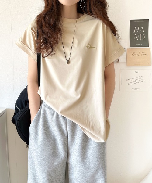 classicalelf(クラシカルエルフ)の「着るUV!ひんやりバックファスナードルマンスリーブ胸刺繍半袖トップス(接触冷感/UVカット/遮熱機能)(Tシャツ/カットソー・レディース・ブラック/ホワイト/ベージュ・SMALL/X-LARGE/MEDIUM/LARGE)」の9枚目の写真