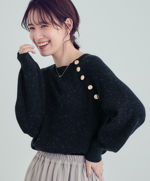 DRESKIP（ドレスキップ）の「【S-LL/洗える】きらっとラメが華やか 肩金ボタンニット（ニット/セーター・レディース・ネイビー/グリーン/オフホワイト/グレー・01/02/03/04）」の4枚目の写真