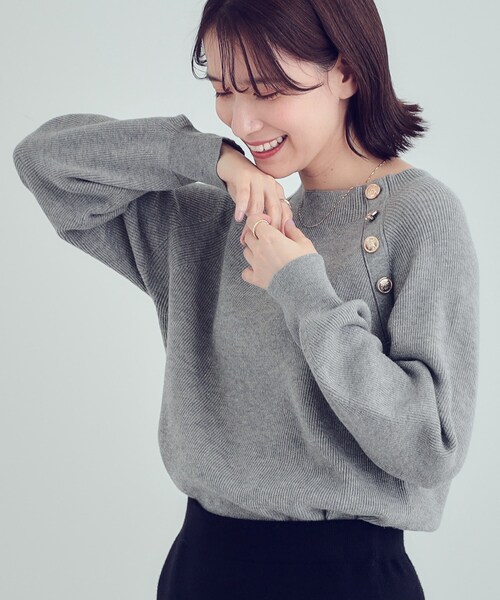 DRESKIP（ドレスキップ）の「【S-LL/洗える】きらっとラメが華やか 肩金ボタンニット（ニット/セーター・レディース・ネイビー/グリーン/オフホワイト/グレー・01/02/03/04）」の2枚目の写真