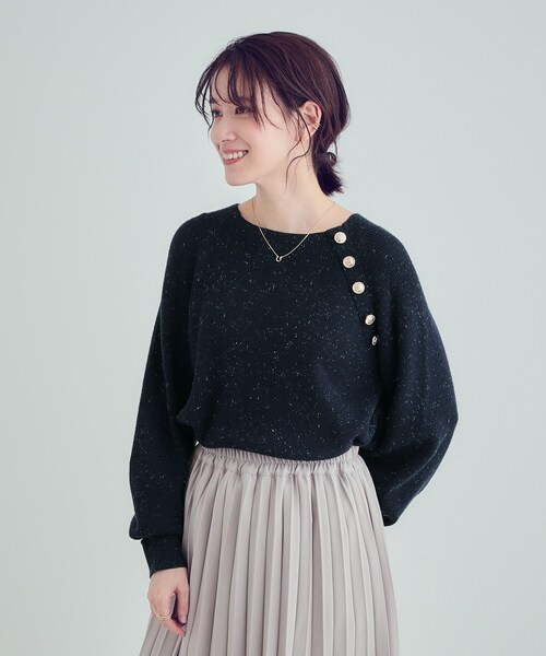 DRESKIP（ドレスキップ）の「【S-LL/洗える】きらっとラメが華やか 肩金ボタンニット（ニット/セーター・レディース・ネイビー/グリーン/オフホワイト/グレー・01/02/03/04）」の5枚目の写真