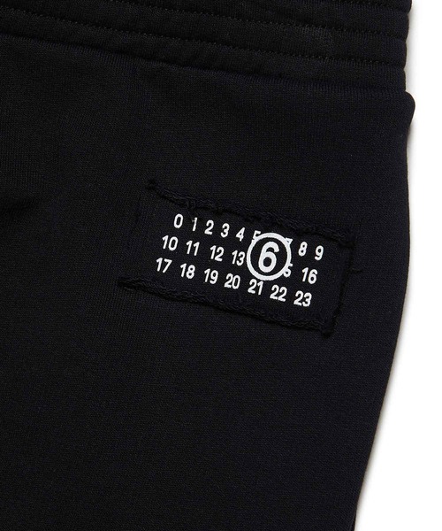 MM6 Maison Margiela(エムエムシックス メゾン マルジェラ)の「MM6 Maison Margiela(エムエムシックス メゾン マルジェラ)Kids & Junior パンツ(その他パンツ・キッズ・ブラック・10Y/16Y/8Y)」の3枚目の写真