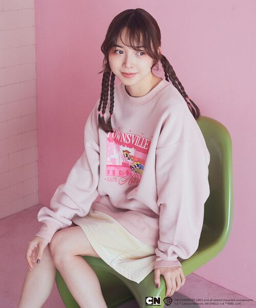 earth music&ecology(アースミュージックアンドエコロジー)の「The Powerpuff Girls/emaeLスウェット(スウェット・レディース・チャコールグレー/ピンク・FREE)」の1枚目の写真