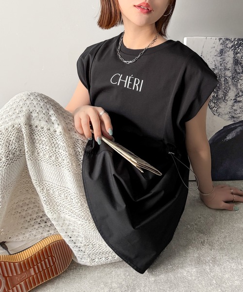 classicalelf(クラシカルエルフ)の「1枚でサマになる。ロゴフロッキープリント異素材ドッキングペプラムショートフレンチスリーブカットソー(Tシャツ/カットソー・レディース・ブラック/グレイッシュベージュ/オフホワイト/チャコール・SMALL/MEDIUM/LARGE/X-LARGE)」の2枚目の写真