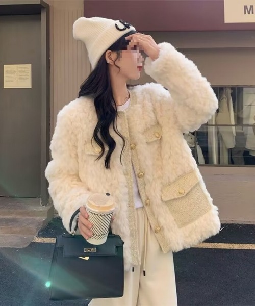 Ritzy(リッツィー)の「もこもこ ノーカラーフェイクファージャケット(ノーカラージャケット・レディース・アイボリー・XL/L/M)」の2枚目の写真