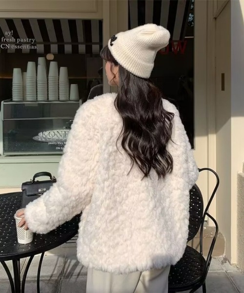 Ritzy(リッツィー)の「もこもこ ノーカラーフェイクファージャケット(ノーカラージャケット・レディース・アイボリー・XL/L/M)」の3枚目の写真