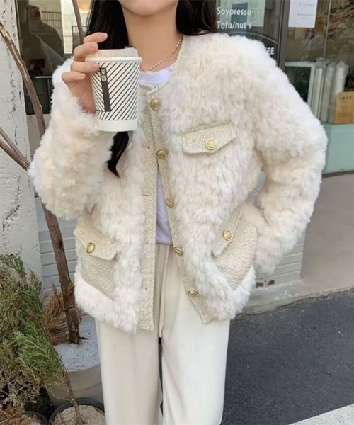 Ritzy(リッツィー)の「もこもこ ノーカラーフェイクファージャケット(ノーカラージャケット・レディース・アイボリー・XL/L/M)」の5枚目の写真