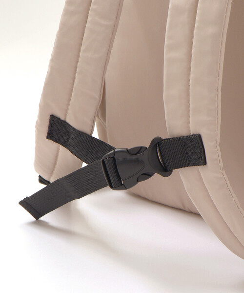 BeBe(ベベ)の「タフタフリルリュック(M~L)(バックパック/リュック・キッズ・パープル/ベージュ・M/L)」の11枚目の写真