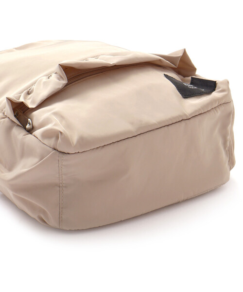 BeBe(ベベ)の「タフタフリルリュック(M~L)(バックパック/リュック・キッズ・パープル/ベージュ・M/L)」の14枚目の写真