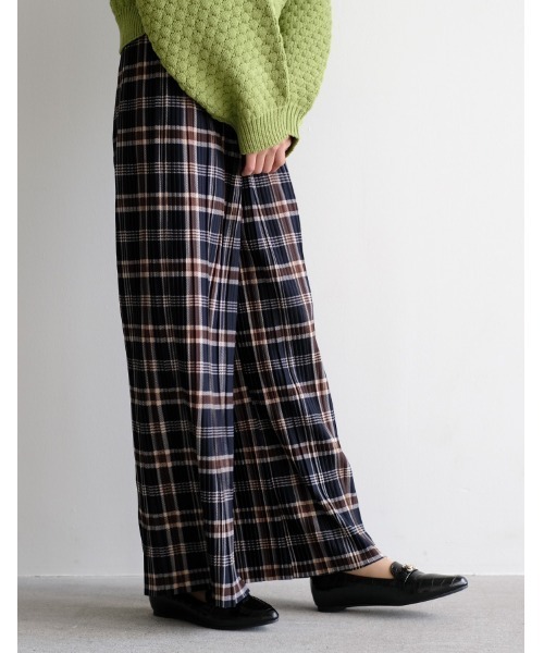 aquagarage（アクアガレージ）の「1.5cmインヒールローファー（パンプス・レディース・ホワイト系その他5/レッド系その他6/ブラック系その他3/ブラック系その他/ベージュ系その他3/ブラウン系その他2/ブラック系その他5/ブラック系その他2/グレー系その他/ブルー系その他2/ブラウン系その他/ブラウン系その他6/ベージュ系その他/ブラック系その他4/ベージュ系その他2/ブラック系その他6/ブルー系その他/ベージュ系その他6・23.0cm/23.5cm/24.5cm/22.5cm/25.5cm/21.5cm/24.0cm/25.0cm/26.0cm/22.0cm）」の22枚目の写真