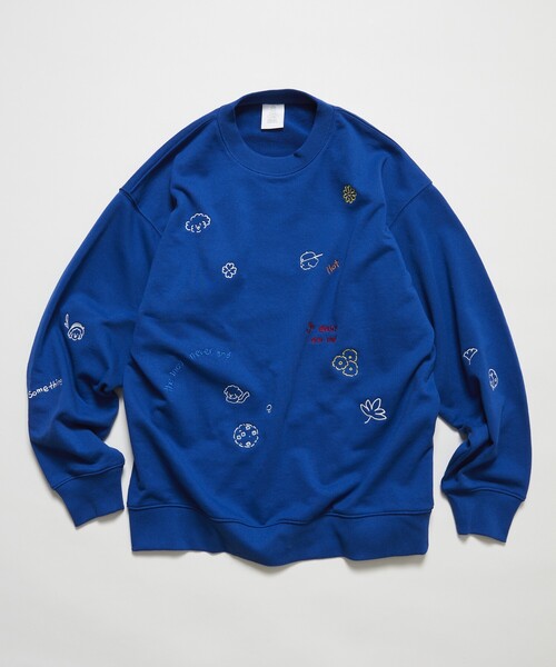 FREAK'S STORE(フリークスストア)の「tombonia/トムボニア 別注 総柄 ムック クルーネック スウェット(スウェット・メンズ・チャコールグレー/アッシュグレー/ブルー・SMALL/MEDIUM/LARGE)」の3枚目の写真