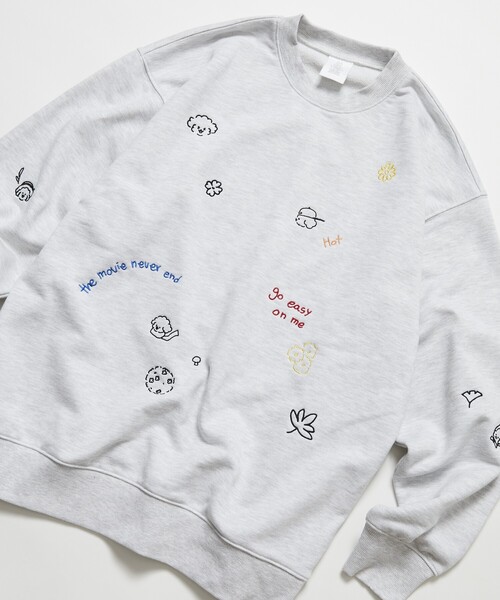 FREAK'S STORE(フリークスストア)の「tombonia/トムボニア 別注 総柄 ムック クルーネック スウェット(スウェット・メンズ・チャコールグレー/アッシュグレー/ブルー・SMALL/MEDIUM/LARGE)」の2枚目の写真