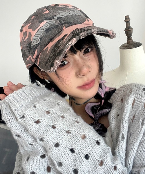 Revo.(レボ)の「Y2K グランジ カモフラージュ 迷彩 ダメージ加工 ロゴ刺繍 カモ柄 キャップ(キャップ・レディース・カーキ/ブラウン/ピンク・FREE)」の3枚目の写真