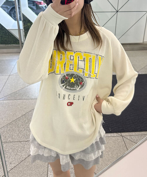 CIAOPANIC(チャオパニック)の「ヴィンテージライクワッフルロゴロンTee(Tシャツ/カットソー・レディース・オフホワイト/チャコールグレー/イエロー・ONE SIZE)」の2枚目の写真