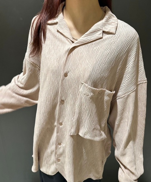 INTERPLAY（インタープレイ）の「【INTERPLAY】Open Collar Over Size Shirt【4：Pleated Wave】(UNISEX)（Tシャツ/カットソー・メンズ・アイボリー/ブラック/スモークピンク・FREE）」の5枚目の写真