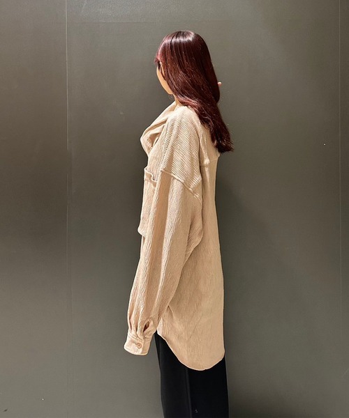 INTERPLAY（インタープレイ）の「【INTERPLAY】Open Collar Over Size Shirt【4：Pleated Wave】(UNISEX)（Tシャツ/カットソー・メンズ・アイボリー/ブラック/スモークピンク・FREE）」の7枚目の写真