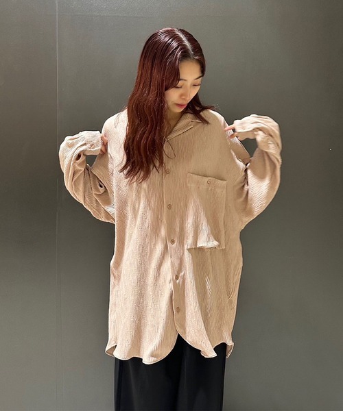 INTERPLAY（インタープレイ）の「【INTERPLAY】Open Collar Over Size Shirt【4：Pleated Wave】(UNISEX)（Tシャツ/カットソー・メンズ・アイボリー/ブラック/スモークピンク・FREE）」の8枚目の写真