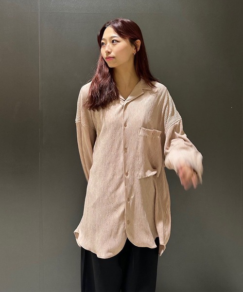 INTERPLAY（インタープレイ）の「【INTERPLAY】Open Collar Over Size Shirt【4：Pleated Wave】(UNISEX)（Tシャツ/カットソー・メンズ・アイボリー/ブラック/スモークピンク・FREE）」の9枚目の写真