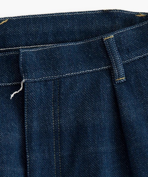 COSMIC WONDER(コズミックワンダー)の「Natural indigo-dyed hand-woven denim pants(デニムパンツ・レディース・インディゴブルー・0/1/3)」の2枚目の写真
