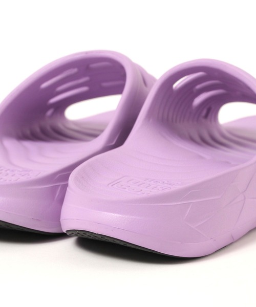 Teva（テバ）の「【Teva(テバ)】APRETRAIL SLIDE（サンダル・レディース・ブラック/パープル・24/23）」の5枚目の写真