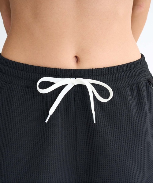 ROXY(ロキシー)の「SEASIDE BLUE SHORTS /ロキシーワッフルボードショーツ(水着)(水着・レディース・ターコイズブルー/ブラック/ホワイト・SMALL/MEDIUM/LARGE)」の19枚目の写真