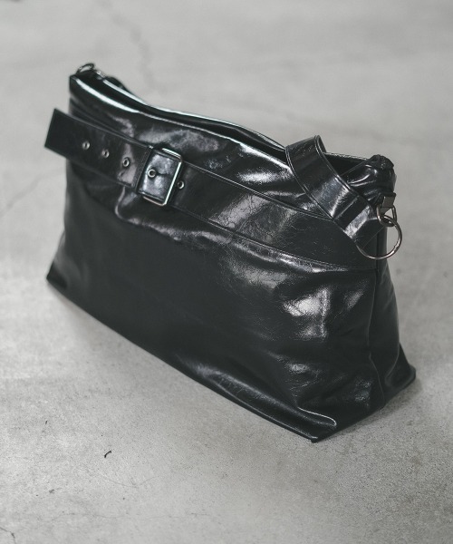 セール】Synthetic leather belted shoulder bag / 合成皮革ベルテッド