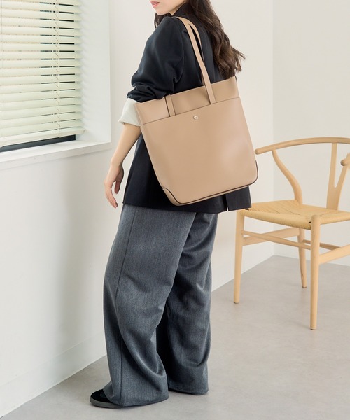 Legato Largo（レガートラルゴ）の「【Legato Largo】LG-P0120 かるいかばんPC収納付縦型トート（トートバッグ・レディース・ブラック/カーキ/ラベンダー/グレイッシュベージュ・FREE）」の19枚目の写真