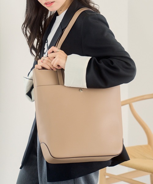 Legato Largo（レガートラルゴ）の「【Legato Largo】LG-P0120 かるいかばんPC収納付縦型トート（トートバッグ・レディース・ブラック/カーキ/ラベンダー/グレイッシュベージュ・FREE）」の15枚目の写真