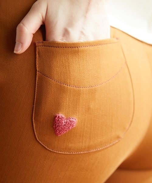 Jocomomola(ホコモモラ)の「Bandera 刺繍ツイルストレッチパンツ(その他パンツ・レディース・サンドベージュ/ネイビー・40/42)」の12枚目の写真