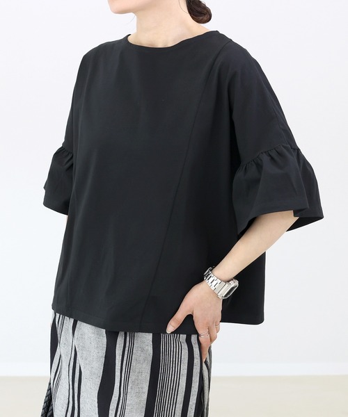Aletta vita(アレッタビータ)の「汗染み防止加工フリルスリーブプルオーバー(Tシャツ/カットソー・レディース・グレー/ブラック/チャコール/ベージュ・M)」の2枚目の写真