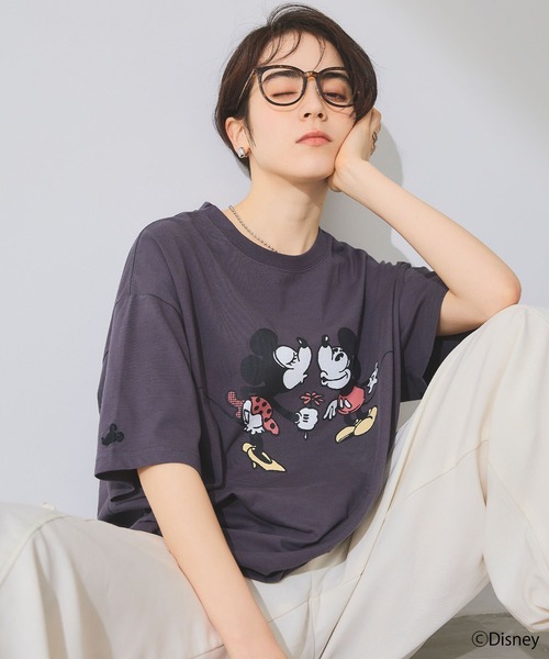 Disney(ディズニー)の「【Disney/ディズニー】ミッキー&ミニープリント半袖Tシャツ(Tシャツ/カットソー・レディース・グレー/オフホワイト・M/L/LL)」の2枚目の写真