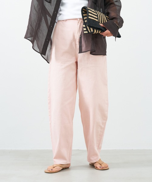 MICA&DEAL（マイカ＆ディール）の「製品染めバルーンデニムパンツ〈2サイズ展開〉（デニムパンツ・レディース・ピンク/サックスブルー/オフホワイト/チャコールグレー・36/38）」の4枚目の写真