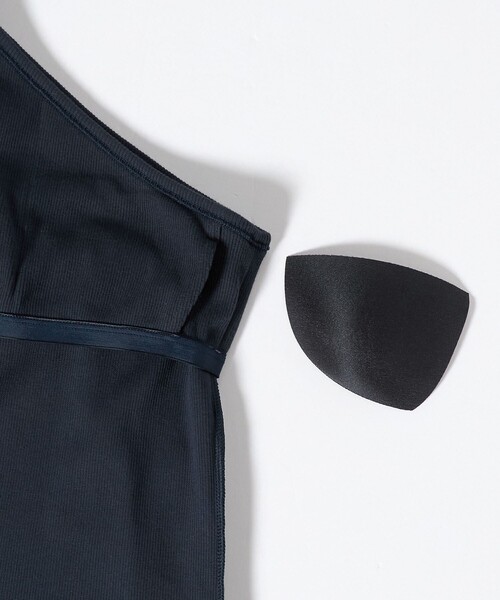 ATTISESSION(アティセッション)の「<ATTISESSION>コットン テレコ ワンショルダ― トップス(キャミソール・レディース・オフホワイト/ネイビー・FREE)」の15枚目の写真