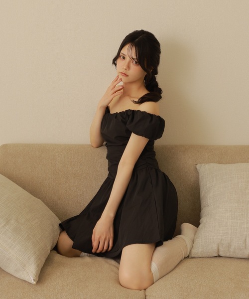 M DOLLY(エムドリー)の「cotton flare mini dress/オフショルダーシャーリングフレアミニドレス(ワンピース・レディース・ホワイト/ブラック・S/M)」の10枚目の写真