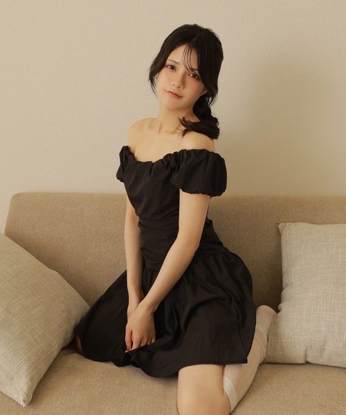 M DOLLY(エムドリー)の「cotton flare mini dress/オフショルダーシャーリングフレアミニドレス(ワンピース・レディース・ホワイト/ブラック・S/M)」の11枚目の写真